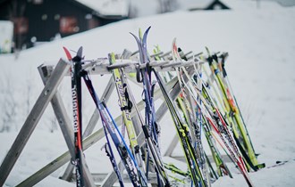 På Brennabu går skisporet rett igjennom tunet. Foto: Christine Stokkebryn