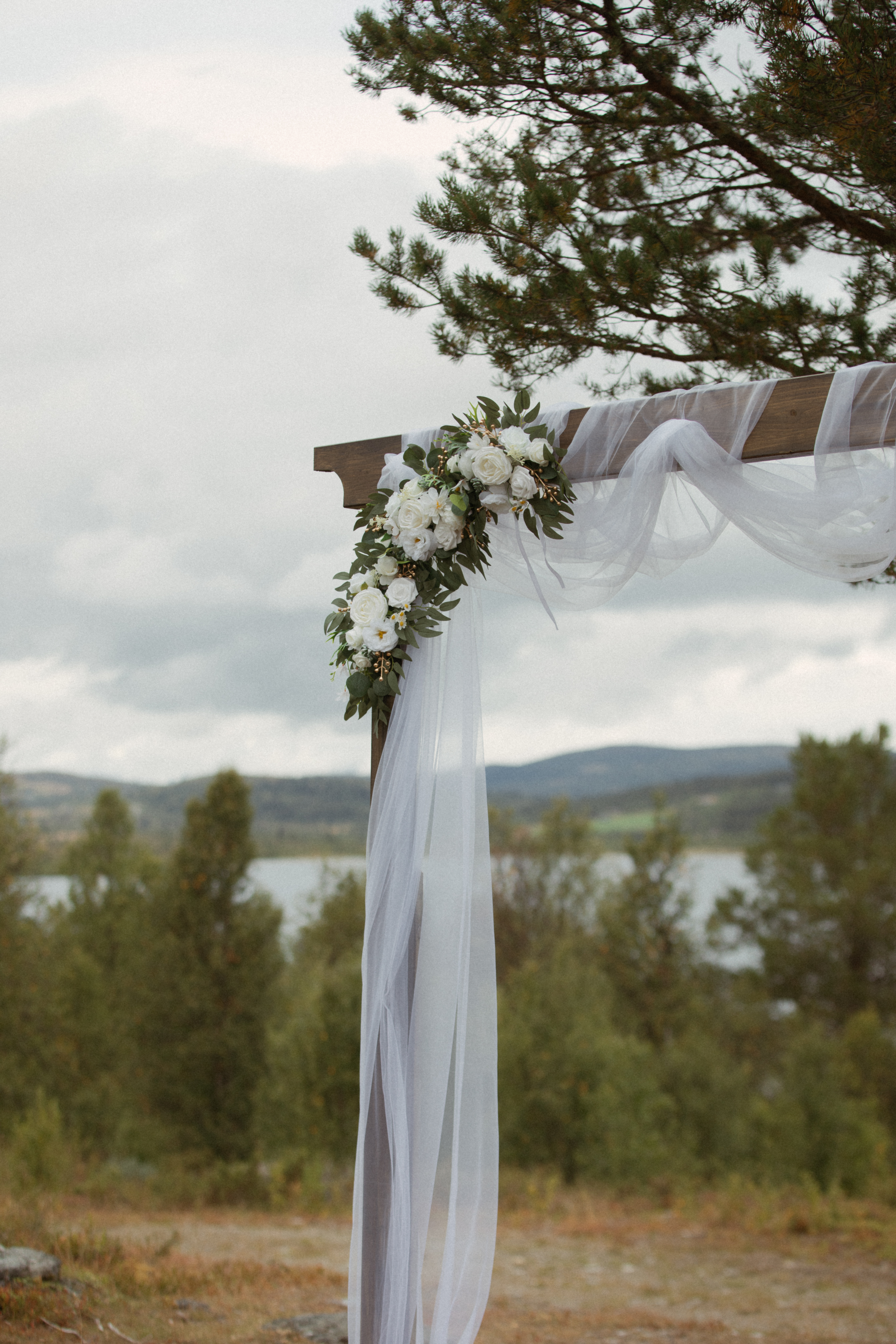 foto: I&Astudios. Utendørs vielse på Brennabu sommer 2026 