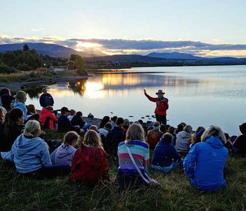 Fortellerstund ved Vasetvannet, Vaset i Valdres. Brennabu leirskole 