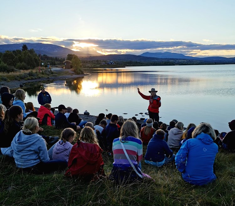 Fortellerstund ved Vasetvannet, Vaset i Valdres. Brennabu leirskole
