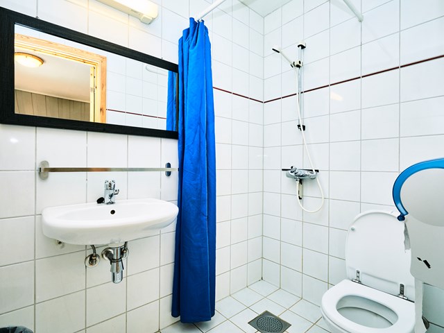 Alle rommene i hovedhuset har eget bad. Foto: Christine Stokkebryn