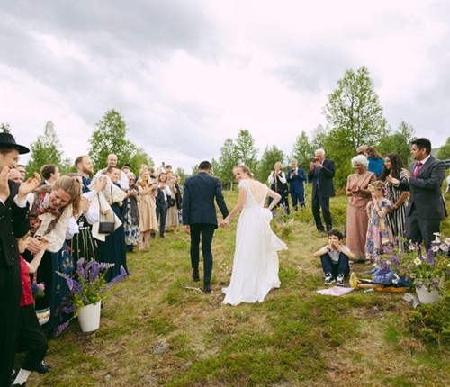 Nydelig bryllupsseremoni på Brennabu